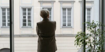 The High-Earner’s Paradox: Why Top Performers Often Feel the Most Trapped
